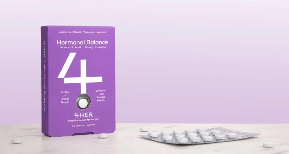 Lila förpackning med "Hormonal Balance" och en tablettkartong. Kan hjälpa mot hormonell obalans symtom kvinna.