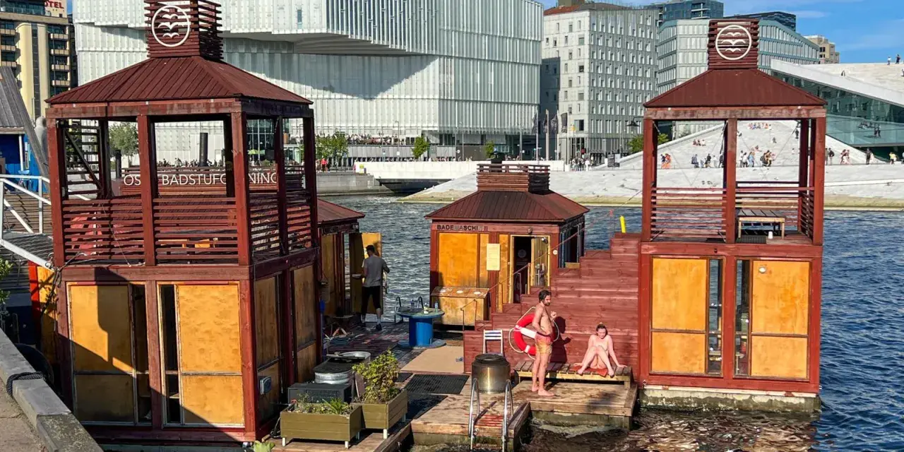 Oslo czy warto? Tak, zwłaszcza dla takich widoków i relaksu na wodzie w miejskim kąpielisku.