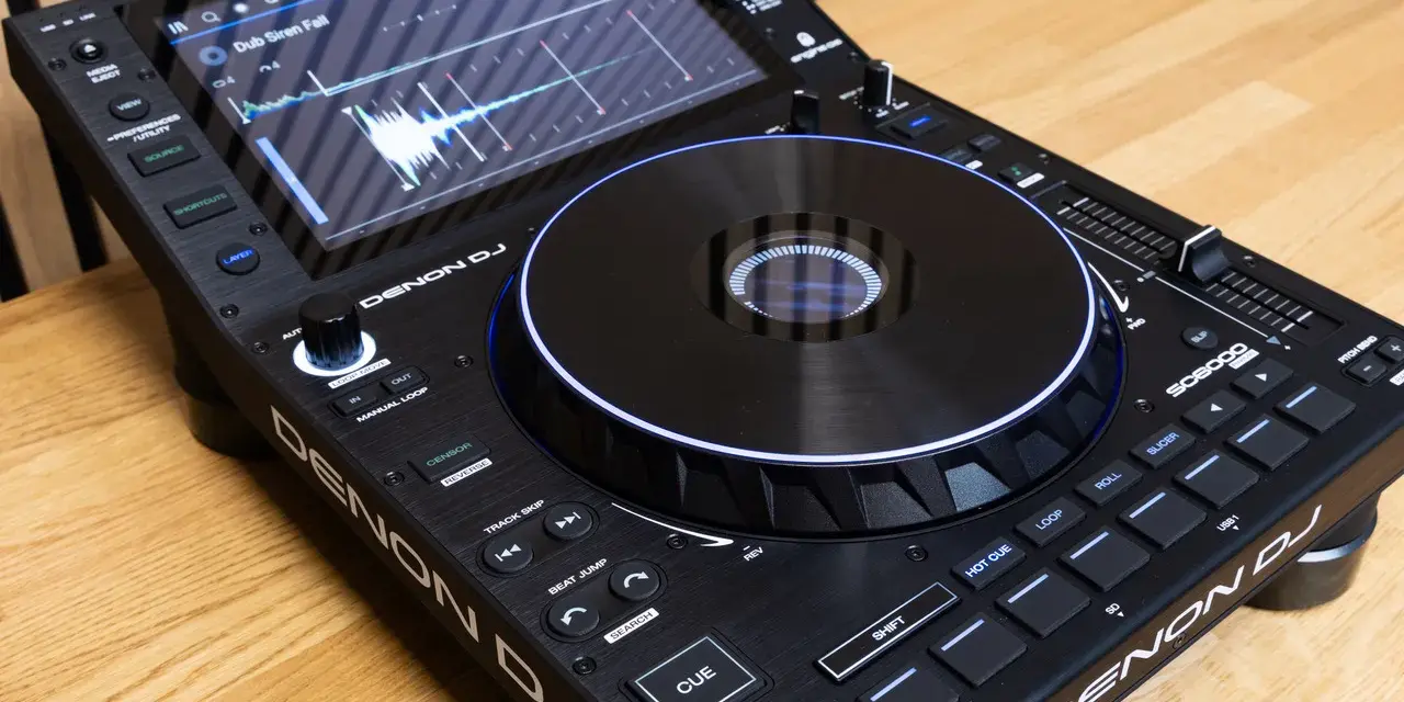 Profesjonalny odtwarzacz Denon DJ z dotykowym ekranem i podświetlanym talerzem. Idealny dla każdego DJ-a.