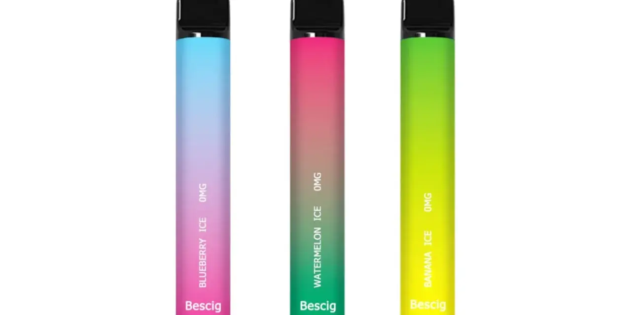 Tres vapers sin nicotina con degradados de color: azul/rosa (arándano), rosa/verde (sandía) y verde (plátano).