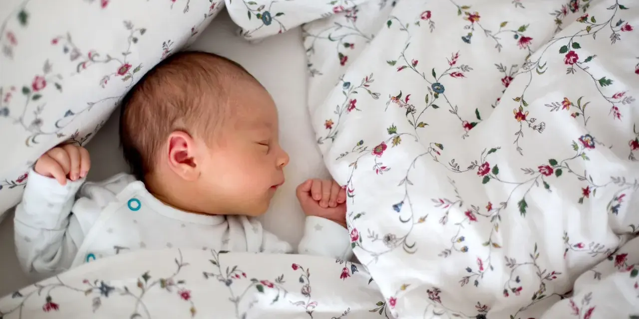 Koniec z nieprzespanymi nocami! Jak usypiać niemowlaka?