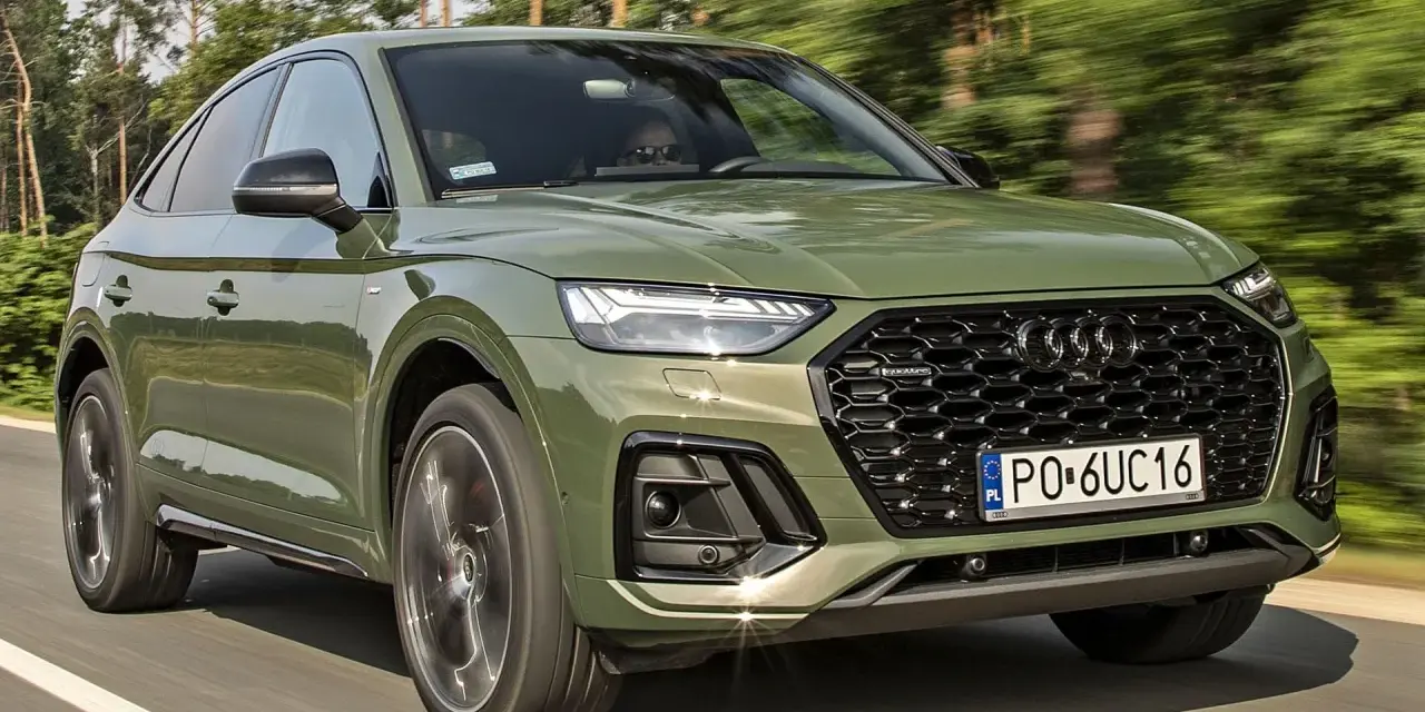 Zielony Audi Q5 Sportback w ruchu. Sprawdź aktualną audi q5 cena i dostępne wersje.