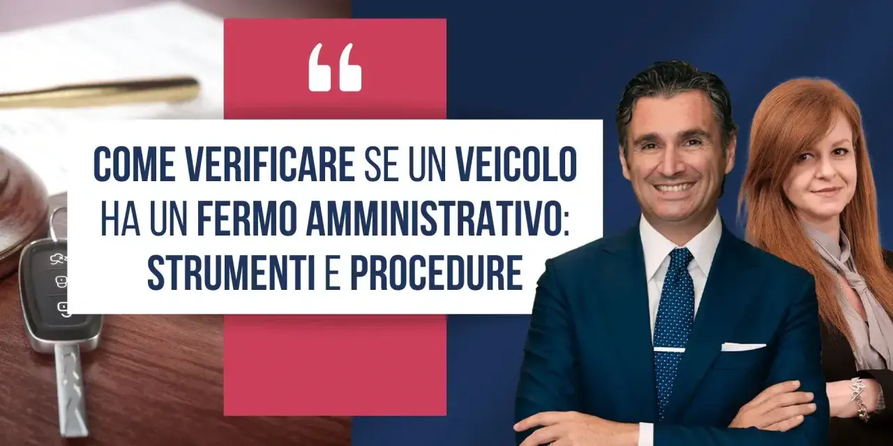 Chiavi auto e testo: "Come verificare se una macchina ha un fermo amministrativo: strumenti e procedure". Due professionisti sorridono.