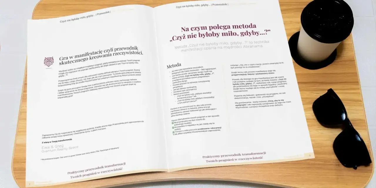 Otwarta książka z tekstem o manifestacji, obok kubek i okulary przeciwsłoneczne.