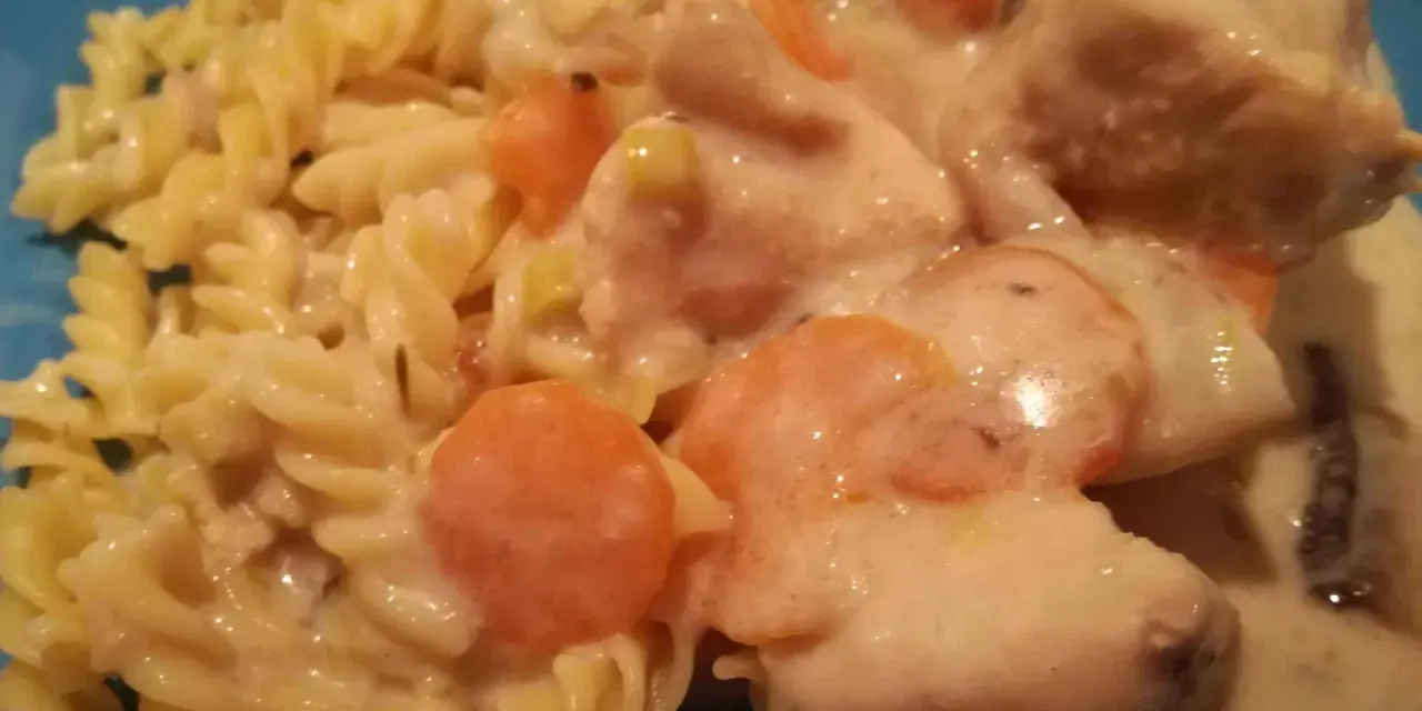 Blanquette de poulet Cookeo on fusilli pasta, with carrots and creamy sauce. A delicious and comforting meal.