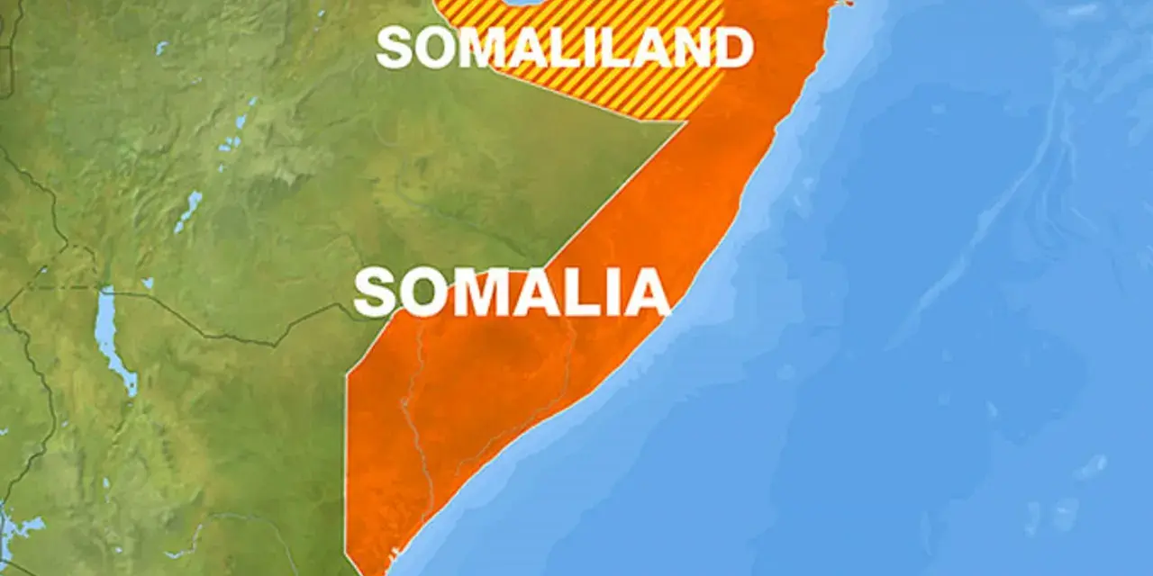 Mapa Somalii i Somalilandu. Czy Somaliland jest bezpieczny? Obszar Somalilandu zaznaczony jest żółto-czerwonymi pasami, a Somalii pomarańczowym.