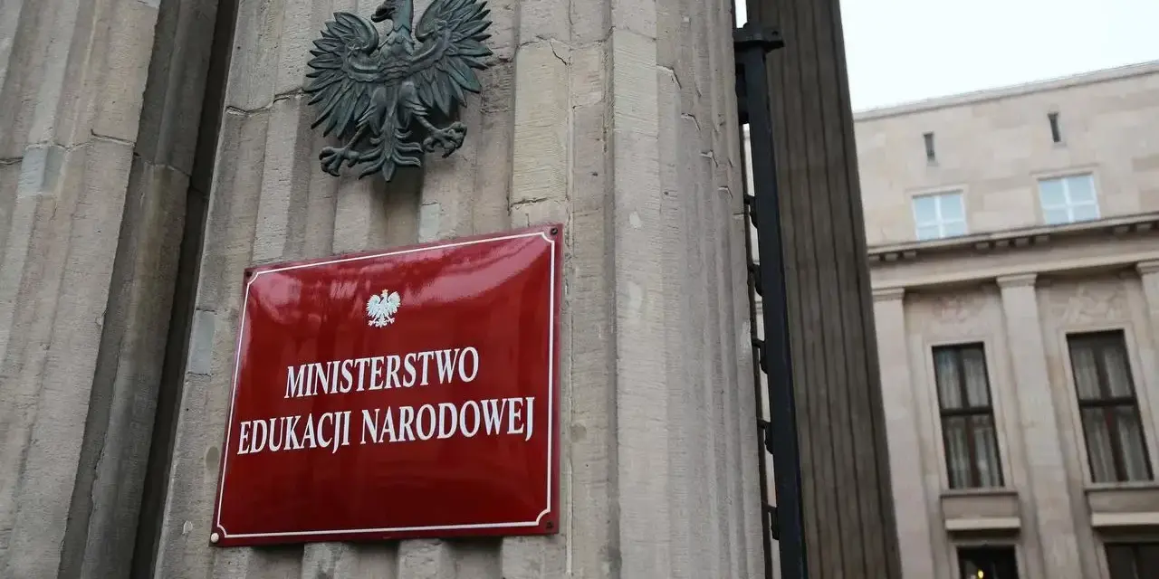 Uczeń pełnoletni: Sam usprawiedliwiaj nieobecności! Prawa i wzór