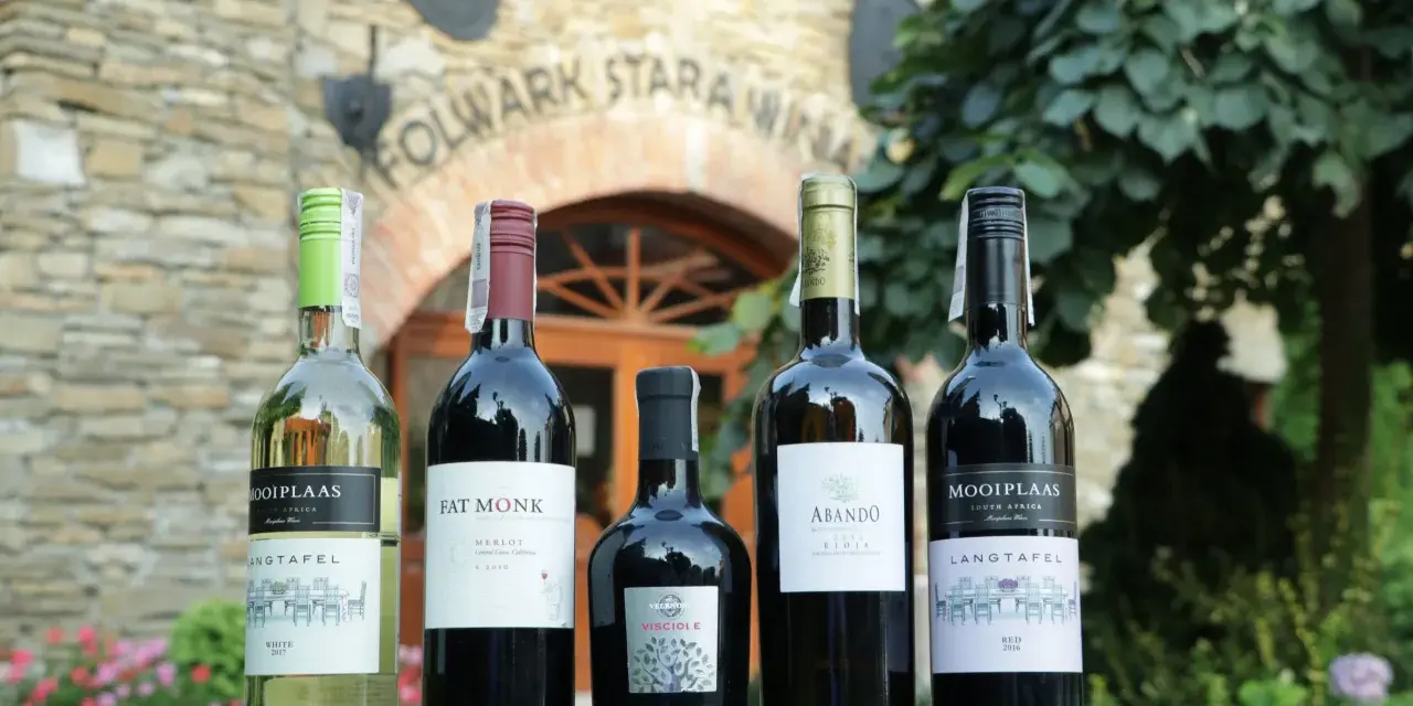 Wino na wesele: Ile kupić i jak wybrać, by goście byli zachwyceni?