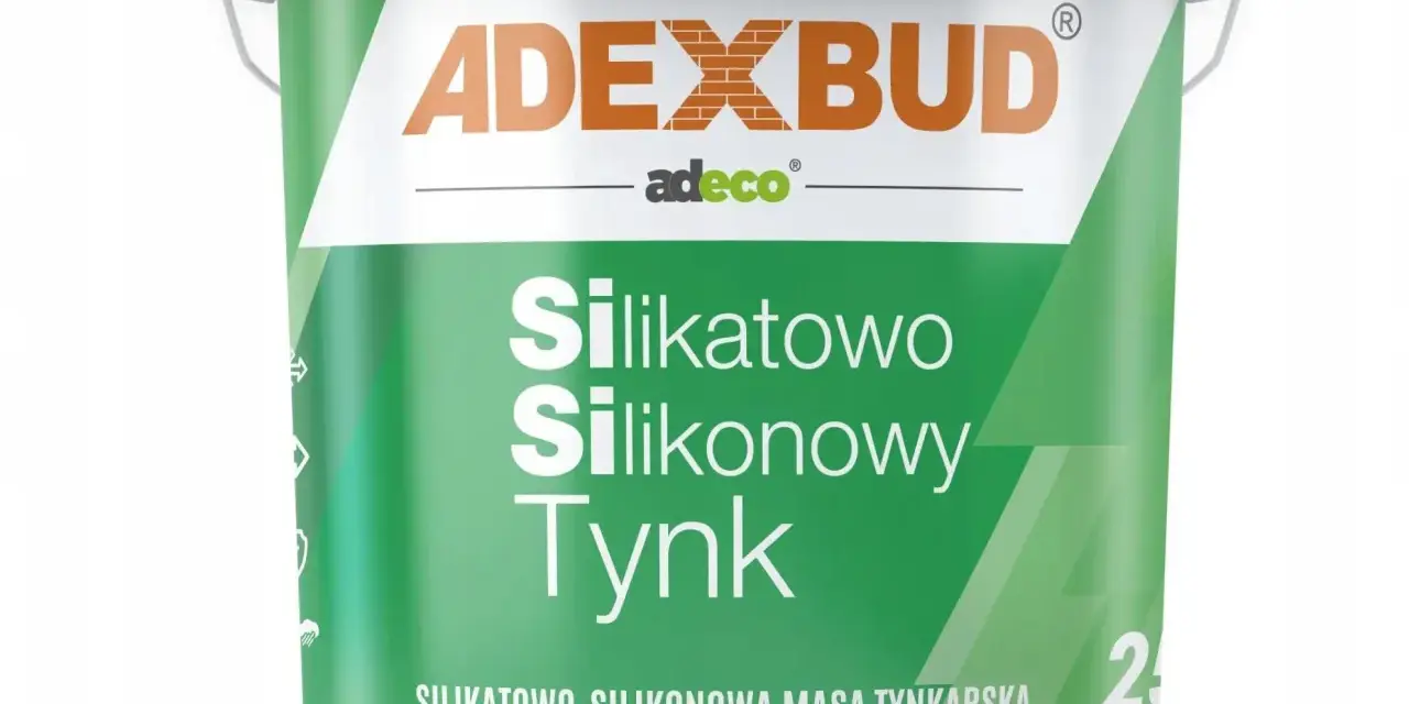 Wiadro z zielonym tynkiem silikatowo-silikonowym ADEXBUD. Idealny do elewacji, zapewnia trwałość i estetykę.