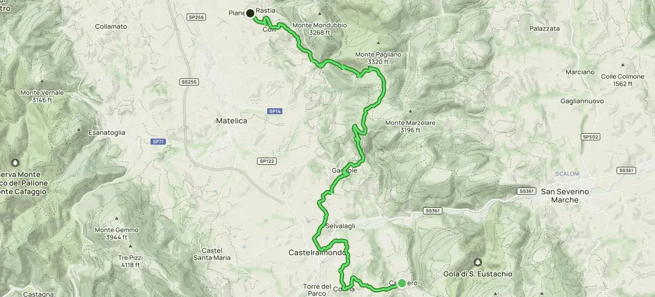 Mappa del cammino dei forti, un percorso tortuoso tra monti e borghi come Castelraimondo e Matelica, con cime come Monte Gemmo.