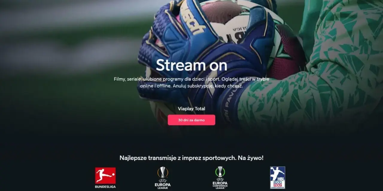 Viaplay Polska: bramkarz w rękawicach trzyma piłkę. Streamuj filmy, seriale i sport. Oglądaj najlepsze transmisje na żywo.