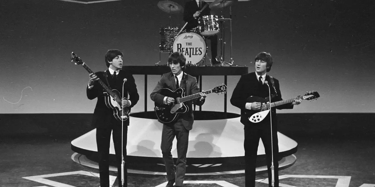 The Beatles na scenie, Ringo Starr za perkusją. Ciekawe, czy wtedy wiedzieli, jak wielkie będą ich sukcesy?