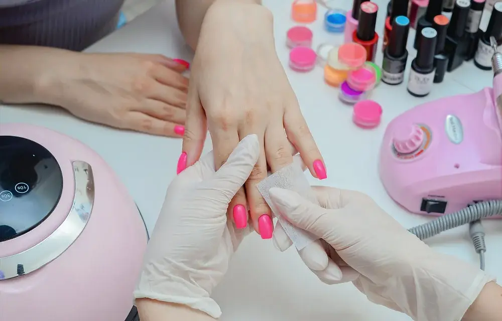 Czy manicure hybrydowy jest bezpieczny? Odkryj ukryte zagrożenia