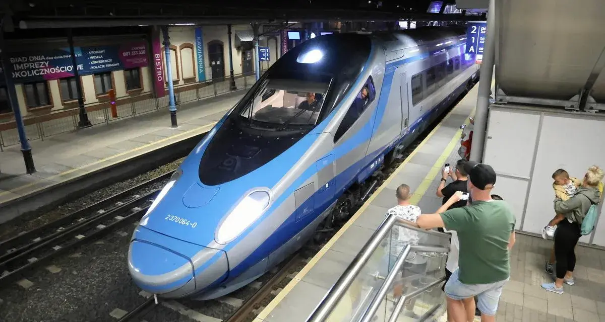 Szczecin-Warszawa: Dystans, czas, koszty. Co wybrać?