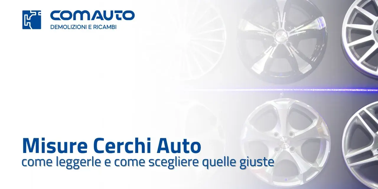 Cerchi auto in esposizione, con il logo Comauto. Guida alle misure dei raggio pneumatici per scegliere quelli giusti.