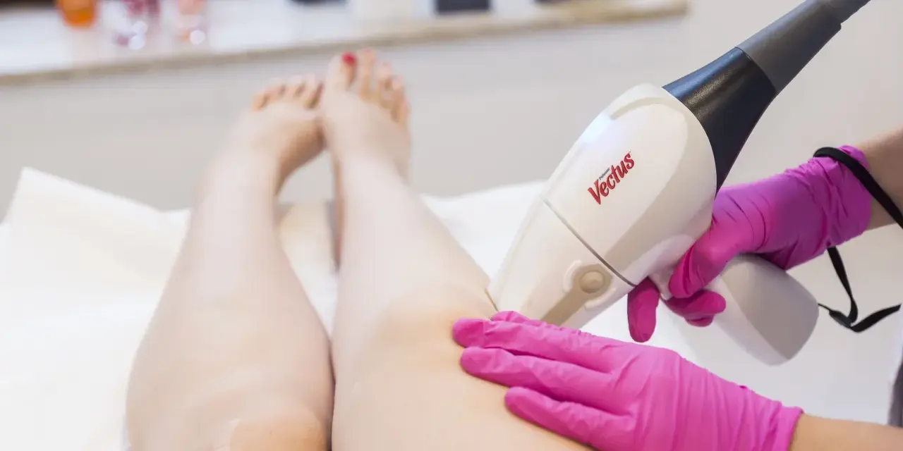 Depilacja laserowa: Jak się przygotować, by uniknąć błędów i poparzeń?