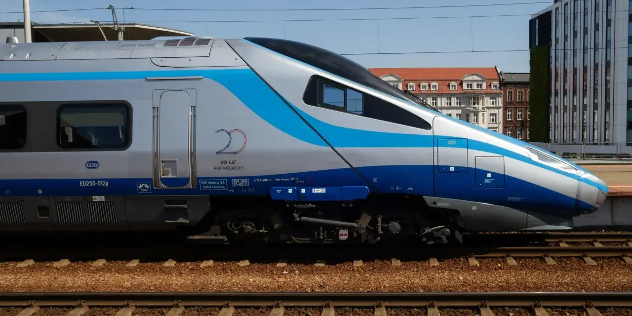 Pendolino PKP Intercity ED250-012g, gotowe do podróży z Poznania do Warszawy.
