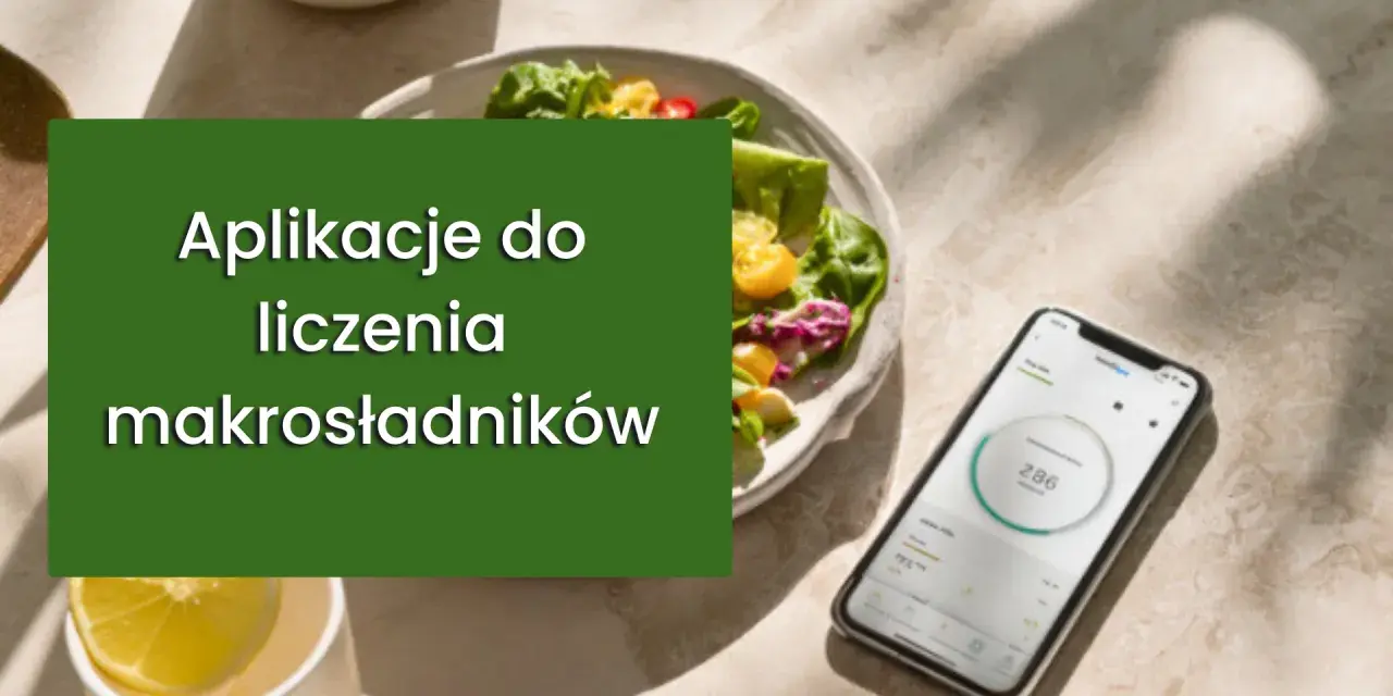 Aplikacja do liczenia makroskładników ułatwia przestrzeganie diety keto. Obok talerza z sałatką leży smartfon z widocznym interfejsem aplikacji.