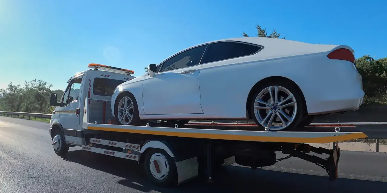 Jak poprawnie holować auto, aby uniknąć niebezpieczeństw i kosztów