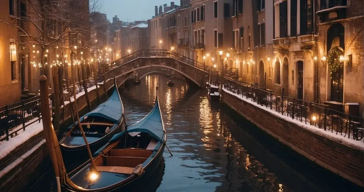 Gondole ferme in un canale di Venezia a dicembre, con luci soffuse e un ponte sullo sfondo.