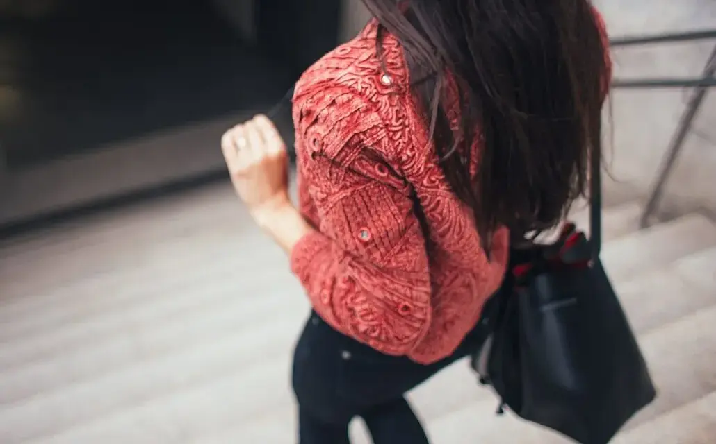 Jaka torebka do bluzy? Odkryj idealne połączenia stylowe