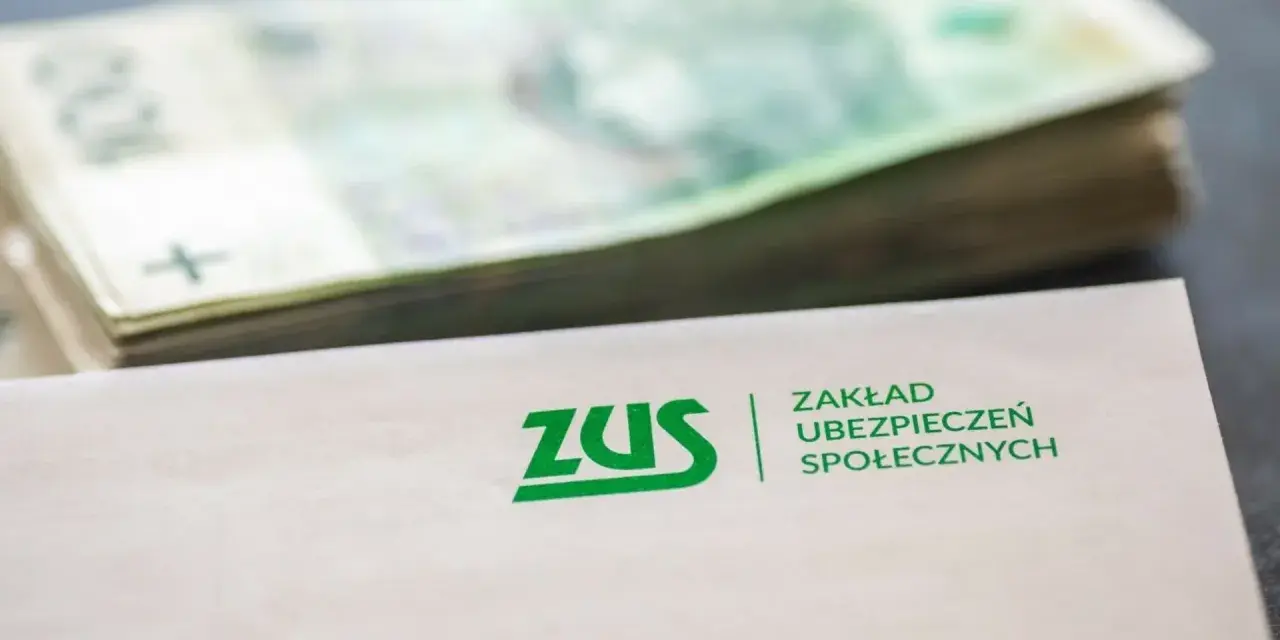ZUS i stos banknotów. Pytanie o to, w jakim wieku renta na stałe, jest kluczowe dla przyszłości finansowej.