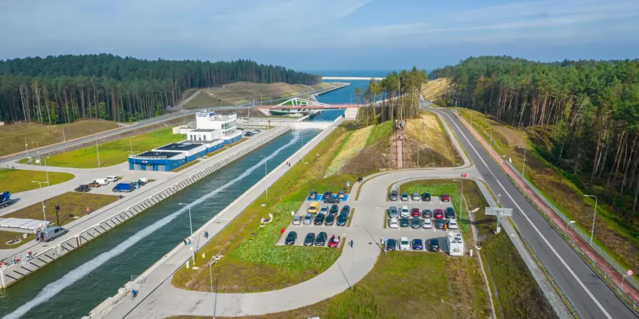 Krynica Morska atrakcje: Co robić na każdą pogodę? Przewodnik