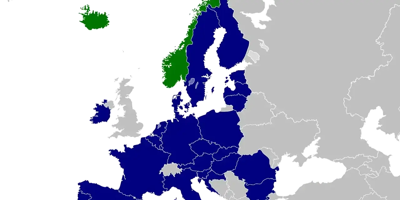 Mapa Europy z zaznaczonymi krajami EOG. Na niebiesko zaznaczono kraje UE, a na zielono Norwegię i Islandię.