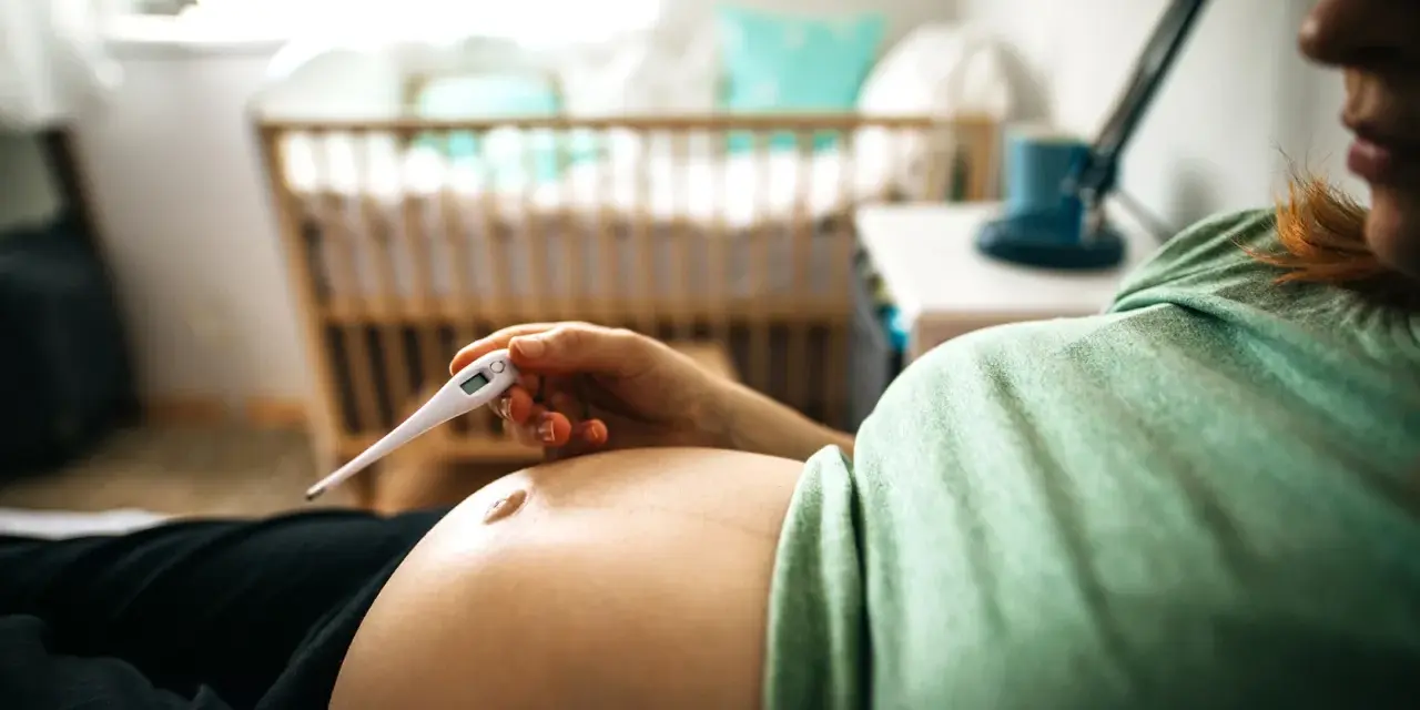 Pierwszy trymestr i przeziębienie: Co bezpieczne dla Ciebie i dziecka?