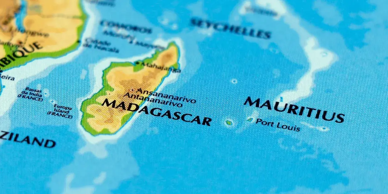 Mapa pokazuje, gdzie leży Mauritius, na wschód od Madagaskaru.