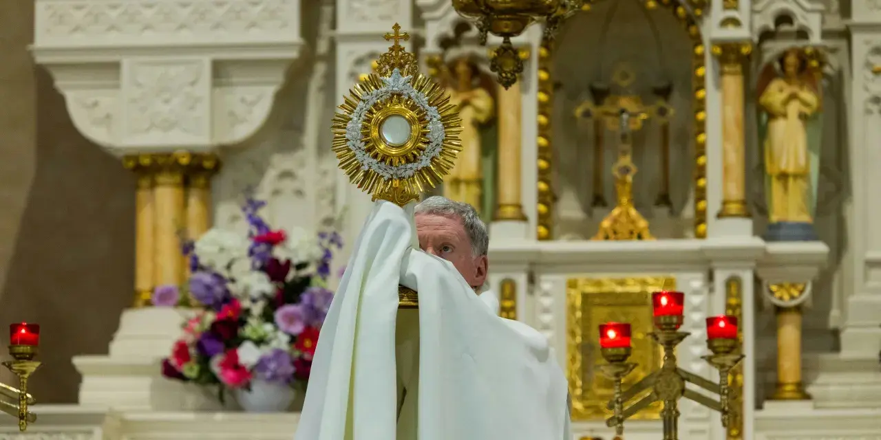 Suma w Kościele: Co to jest i dlaczego jest ważna?