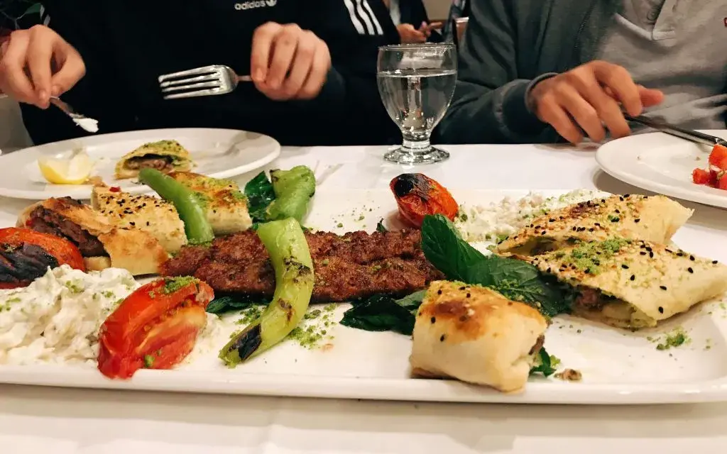 Prawdziwy turecki kebab: Czy wiesz, czym różni się od polskiego?