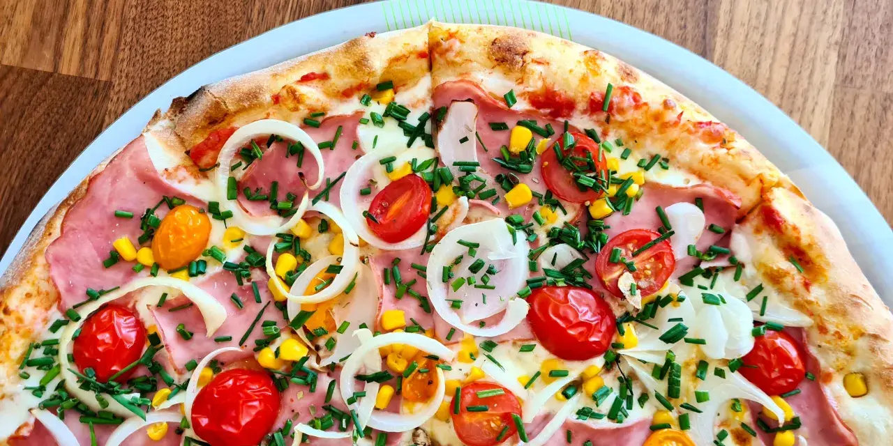 Średnia pizza w Pizza Hut – ile cm ma naprawdę? Zaskakujące różnice!
