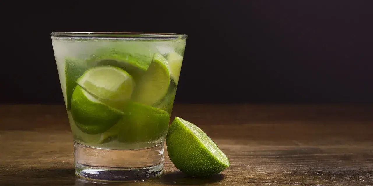Drinki z jajkiem: Przepisy, bezpieczeństwo i sekret pianki