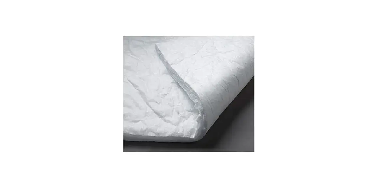 Acolchado blanco y voluminoso, ideal para aislamiento térmico. Descubre qué es Thinsulate y su versatilidad.