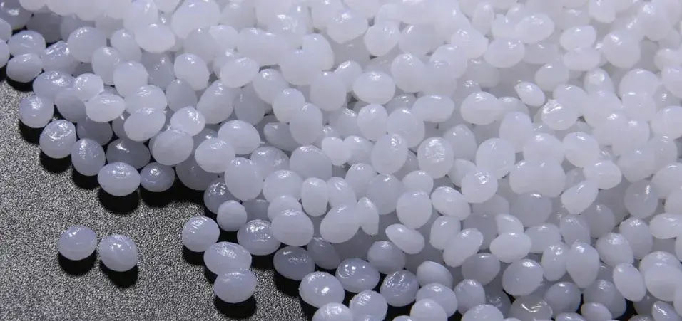 Ceny granulatu plastikowego z recyklingu – oszczędzaj na materiałach