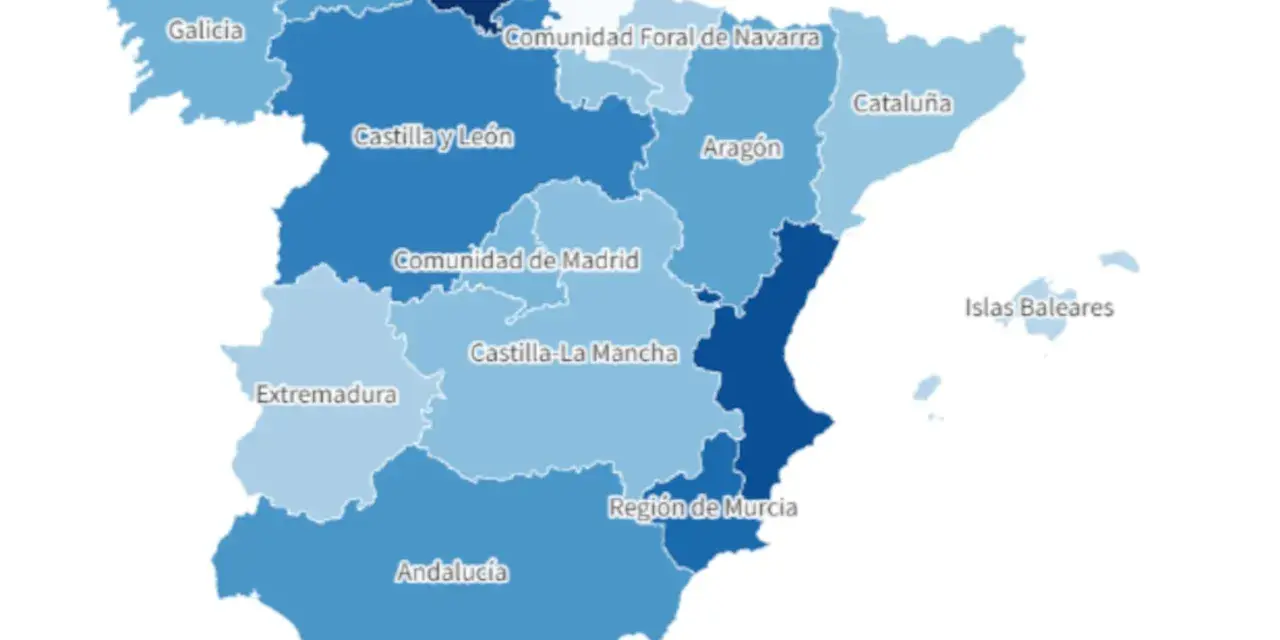 Mapa de España con tonos de azul que indican el consumo medio de agua por persona en cada comunidad autónoma.