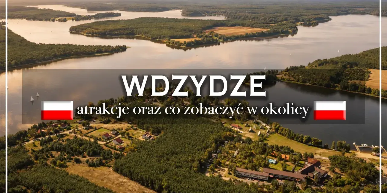 Malownicze jezioro Wdzydze z wyspami i lasami. Widok z lotu ptaka na letniskowe domki i żaglówki.