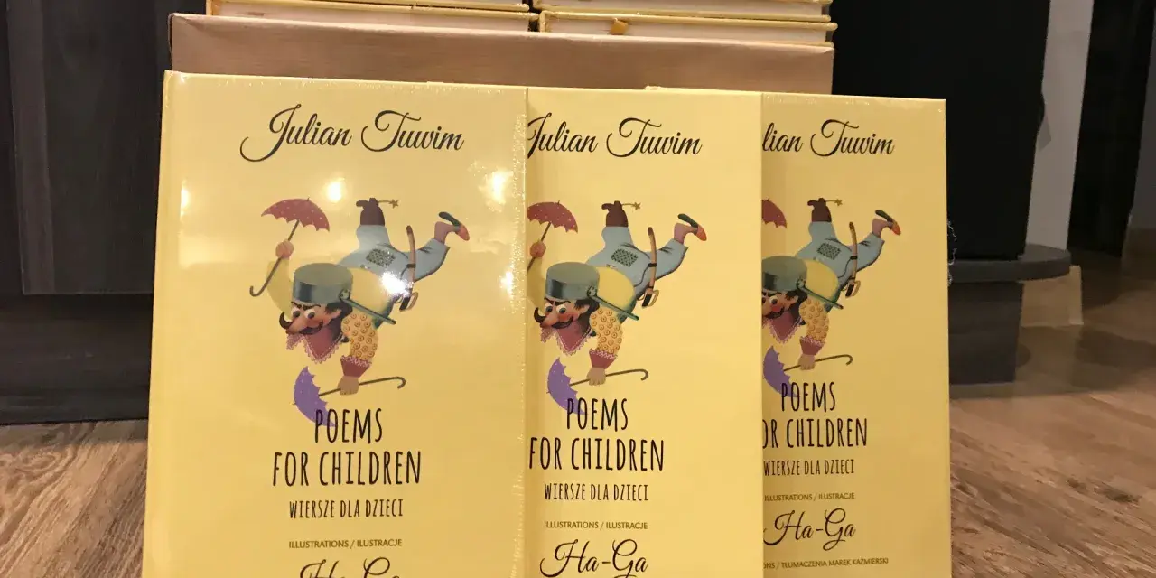 Trzy żółte książki z ilustracją postaci z parasolką, zatytułowane "Poems for Children".