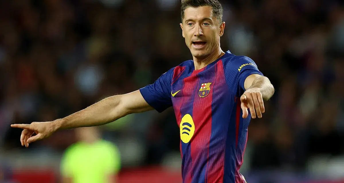 Robert Lewandowski w koszulce FC Barcelony. Grał w klubach takich jak Borussia Dortmund, Bayern Monachium, a teraz w Barcelonie.