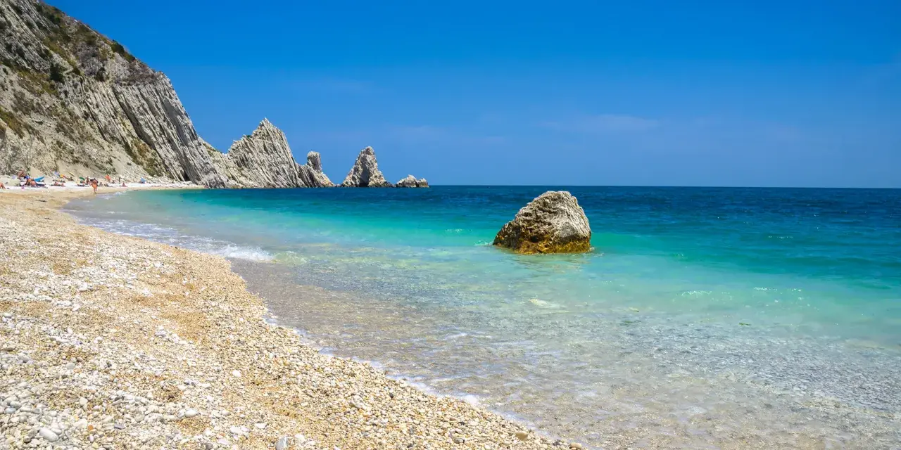 Marche: Guida alle Migliori Spiagge 2025 per Ogni Vacanza