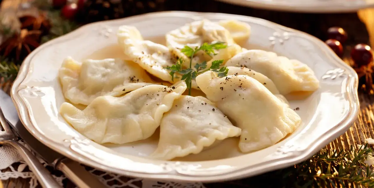 Mrożenie farszu na pierogi ruskie: czy można? Sprawdź!