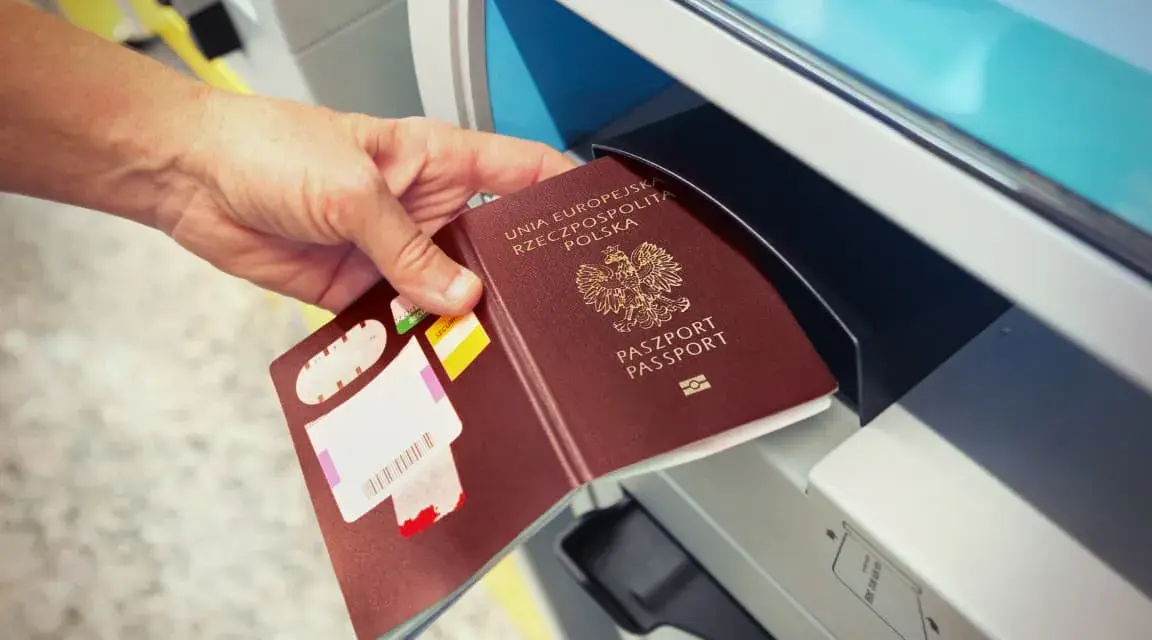 Paszport czy dowód: co wybrać, aby uniknąć problemów w podróży?