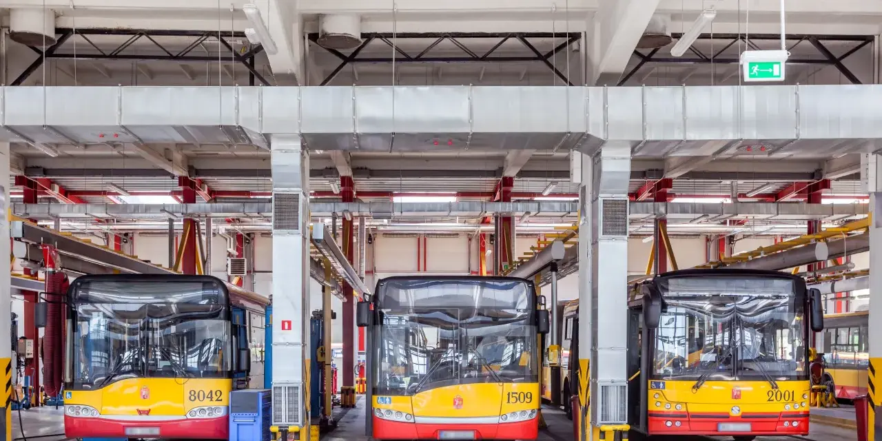 Skąd odjeżdża Halobus w Warszawie? Pewny start z Centrum 02!