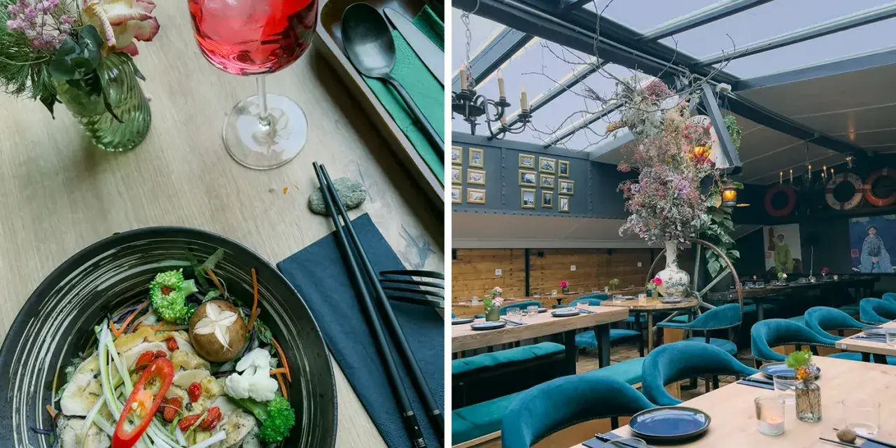 Ein Gericht mit Hühnchen und Gemüse, daneben ein Getränk. Im Hintergrund ein stilvolles Restaurant mit Spree-Blick.
