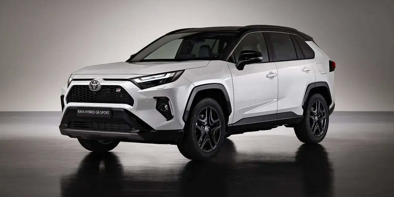 Ile naprawdę pali Toyota RAV4 Hybrid? Rzeczywiste spalanie ujawnione