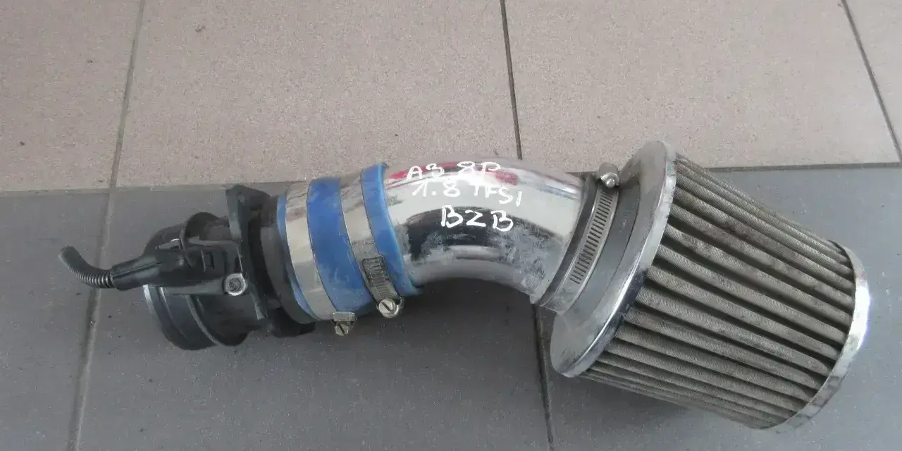 Tuningowy filtr stożkowy do Audi A3 1.8 TFSI BZB. Zapewnia lepszy przepływ powietrza, co daje większą moc i dźwięk.