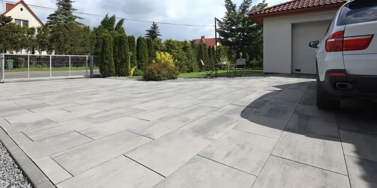 Jaki szeroki podjazd z kostki? Oto optymalne wymiary dla Ciebie