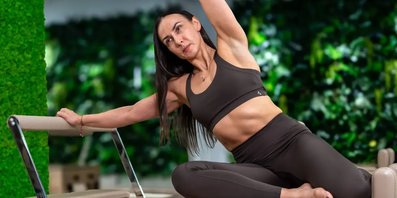 Pilates: co to jest? Poznaj zasady, efekty i zacznij ćwiczyć!