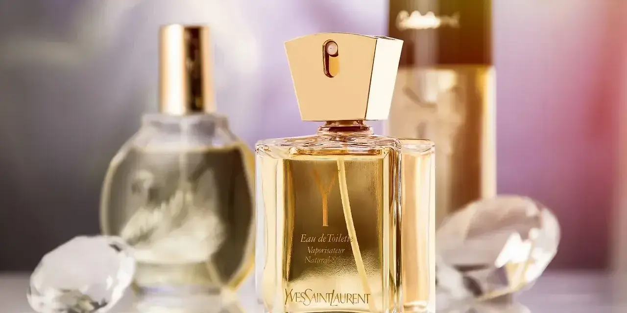 Eleganckie flakony perfum YSL. Gdy się skończą, flakon po perfumach wyrzuć do szkła.